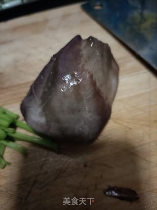 喷鼻菜胡萝卜炒肚丝的做法步调：4