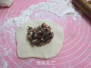 梅干菜肉终烤饼的做法步调：15