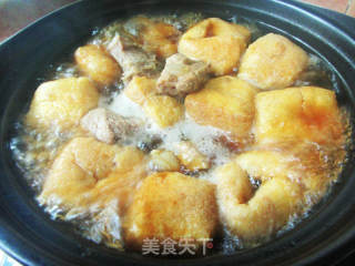 蛋饺油豆腐排骨煲的做法步调：11