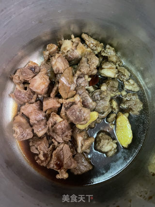 牛腩汤米粉的做法步调：8