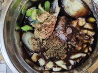 五花肉豆角土豆焖里的做法步调：3