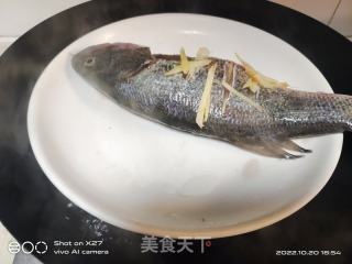 浑蒸鲈鱼的做法步调：2