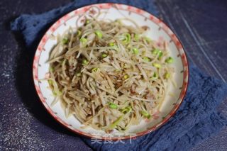 莲藕芽菜炒肉终的做法步调：9