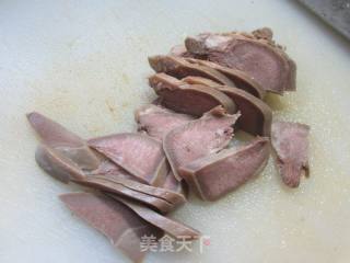 猪舌头炒家山笋的做法步调：3