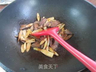 猪舌头炒家山笋的做法步调：9