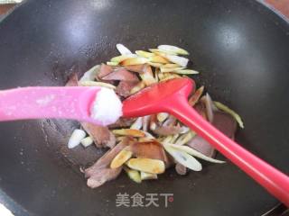 猪舌头炒家山笋的做法步调：7