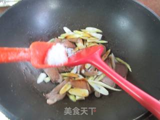 猪舌头炒家山笋的做法步调：8