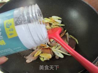 猪舌头炒家山笋的做法步调：6