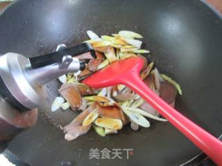 猪舌头炒家山笋的做法步调：5