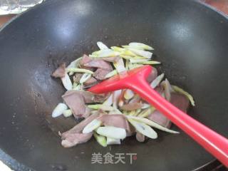 猪舌头炒家山笋的做法步调：4