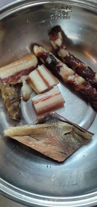 腊味三拼的做法步调：1