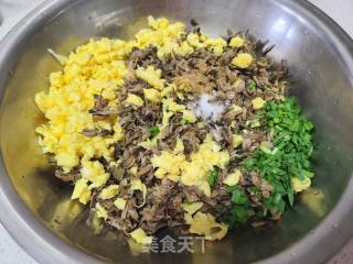 干槐花鸡蛋馅包子的做法步调：8