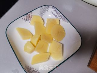 白烧土豆鸡翅的做法步调：5