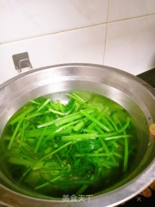 凉拌茼蒿的做法步调：3