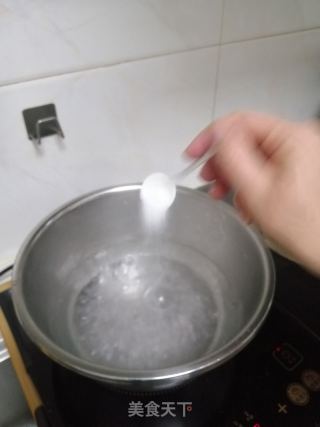 凉拌茼蒿的做法步调：1
