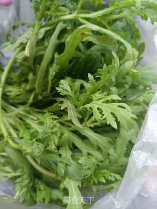 海参鸡蛋炒茼蒿的做法步调：1