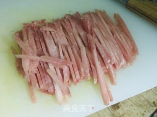 蒜苔炒里脊的做法步调：3
