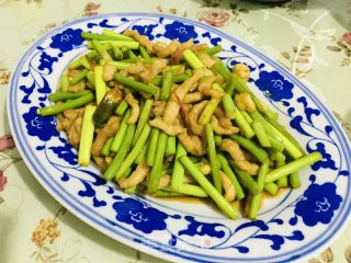 蒜苔炒里脊的做法步调：10