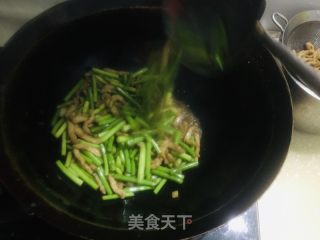 蒜苔炒里脊的做法步调：9