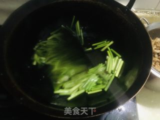 蒜苔炒里脊的做法步调：7