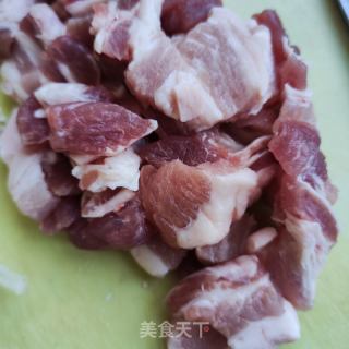 五花肉木耳炒花菜的做法步调：2