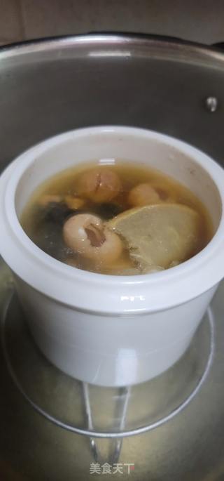 花旗参桂圆黑鸡汤的做法步调：5