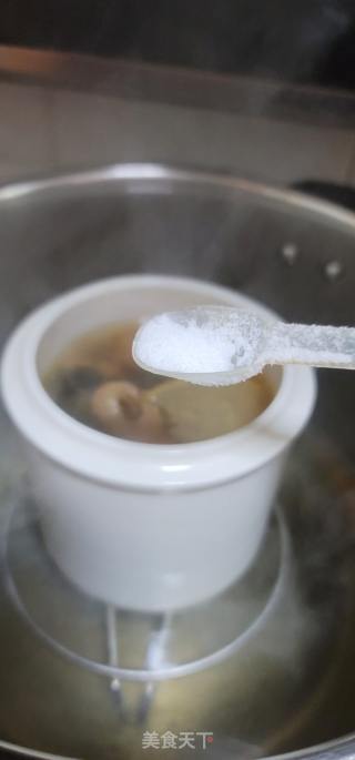 花旗参桂圆黑鸡汤的做法步调：6