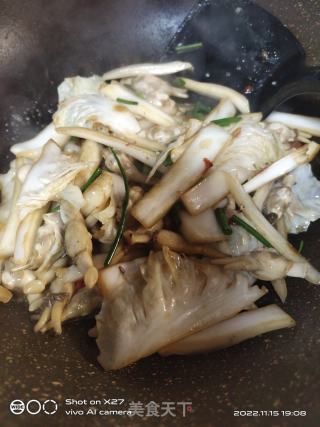 蛏子炒利剑菜梗的做法步调：5