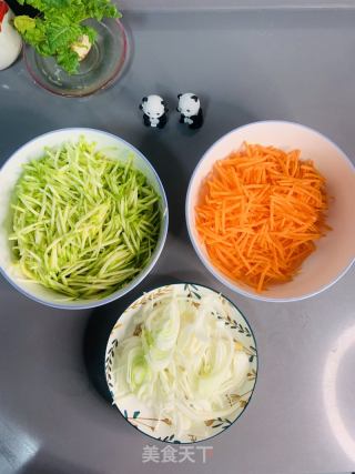 西葫芦鸡蛋早饭饼的做法步调：2