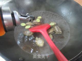 年夜蒜炒鲍鱼的做法步调：4