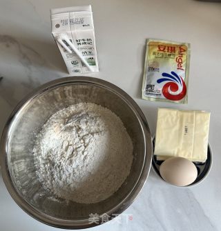电饭煲小里包的做法步调：1