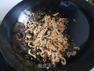 胡萝卜芥菜炒肉丝的做法步调：4