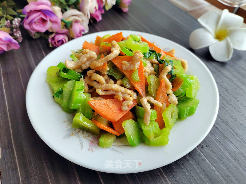 胡萝卜芥菜炒肉丝的做法