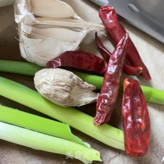 喷鼻辣利剑菜条的做法步调：1