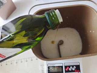 橄榄油芝麻乳酪里包的做法步调：2