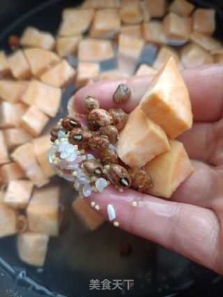 花豇豆白薯粥的做法步调：7
