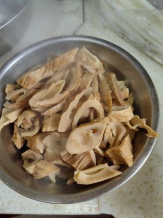 笋子烧牛排的做法步调：4
