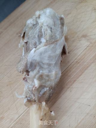 苏子叶卷烤羊腿的做法步调：1