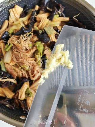 腐竹利剑菜炖肉的做法步调：12
