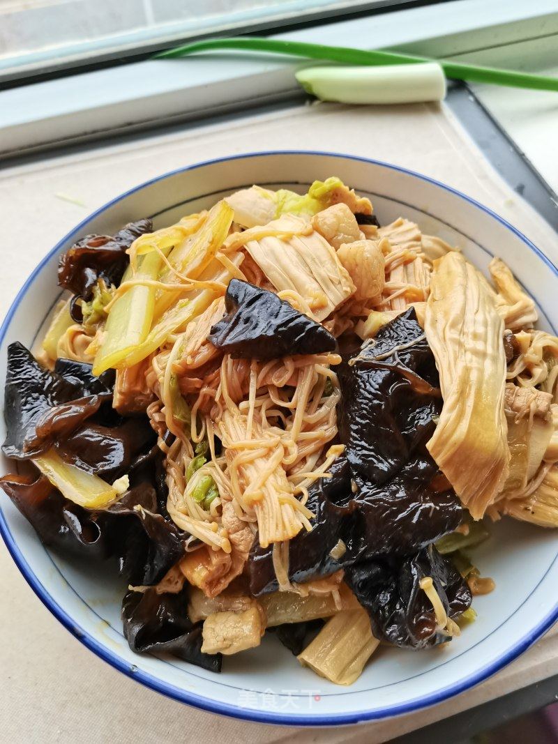 腐竹利剑菜炖肉的做法