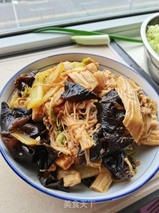 腐竹利剑菜炖肉的做法步调：13