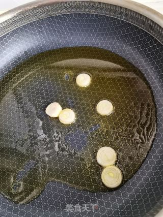 腐竹利剑菜炖肉的做法步调：1