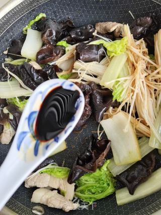腐竹利剑菜炖肉的做法步调：7