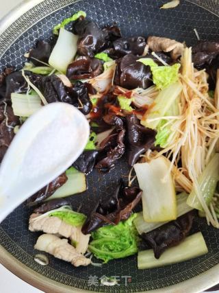 腐竹利剑菜炖肉的做法步调：9