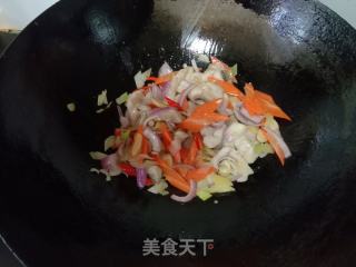 洋葱炒乌鱼片的做法步调：9