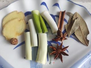 白烧肘子的做法步调：3