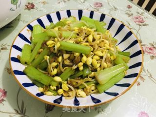黄芽菜炒芹菜的做法步调：7