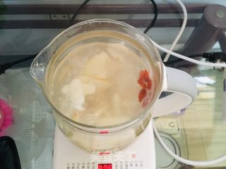 荸荠雪梨糖火的做法步调：5