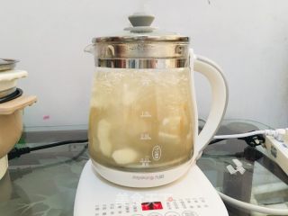 荸荠雪梨糖火的做法步调：4