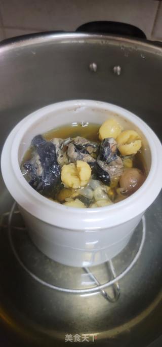 白参莲子炖黑鸡汤的做法步调：5